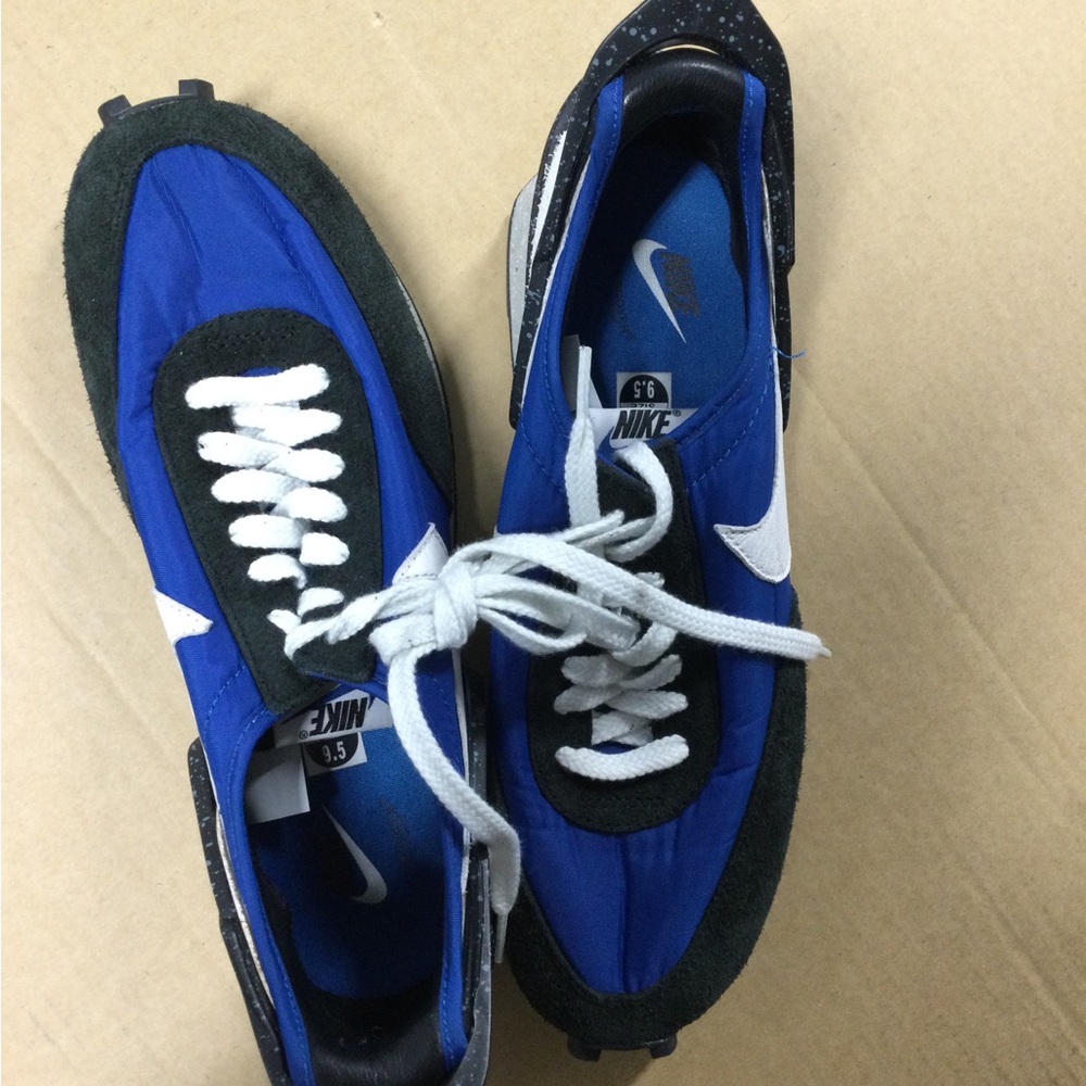 Nike Men’s Royal Blue & Black Low-Top Sneakers with White Swoosh
